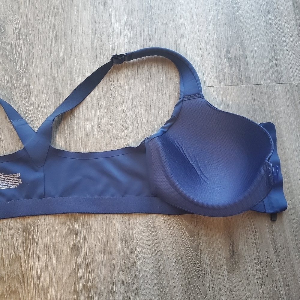 Victoria's Secret Sports Bra - Picture 5 of 7